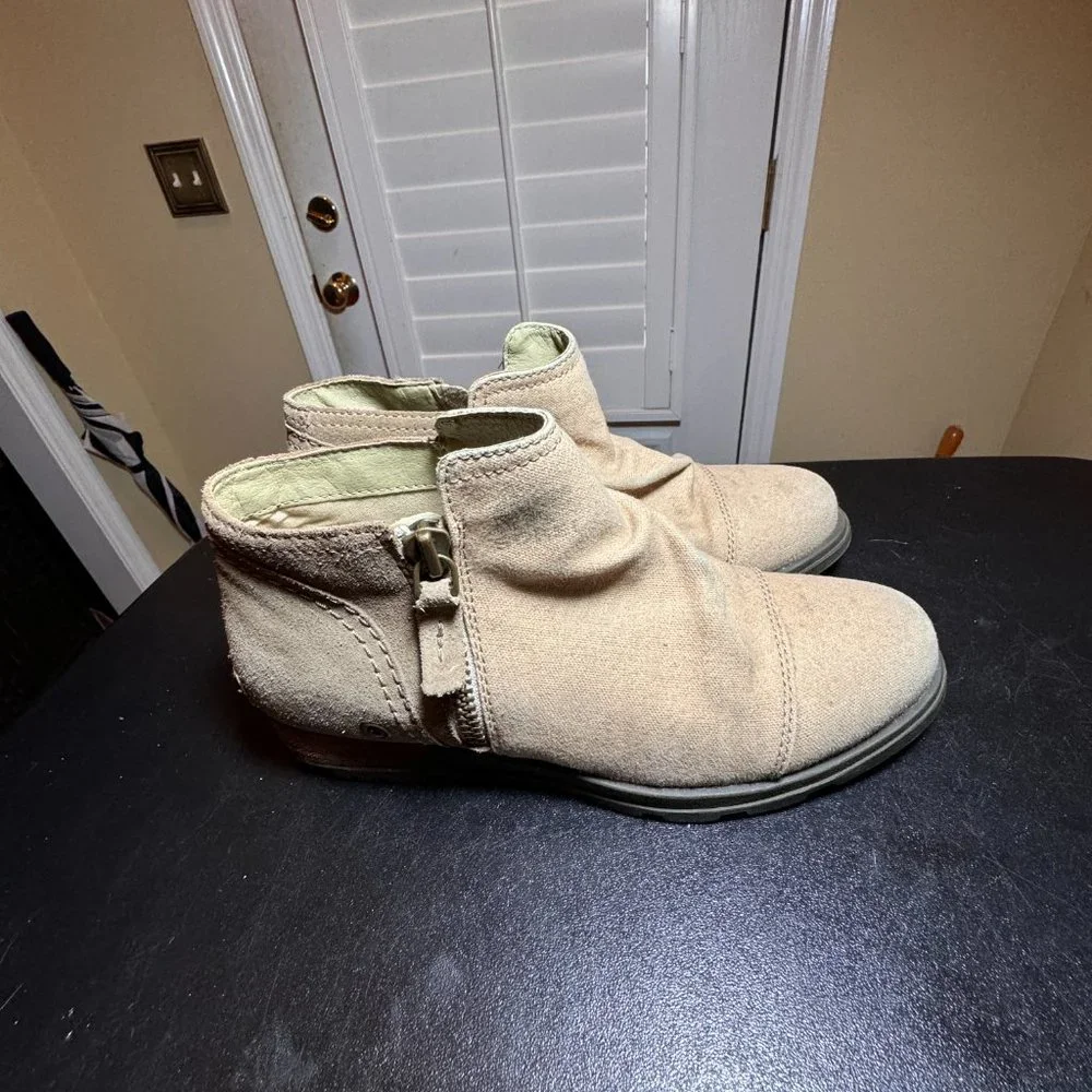 Sorel size 6.5 tan ankle boots